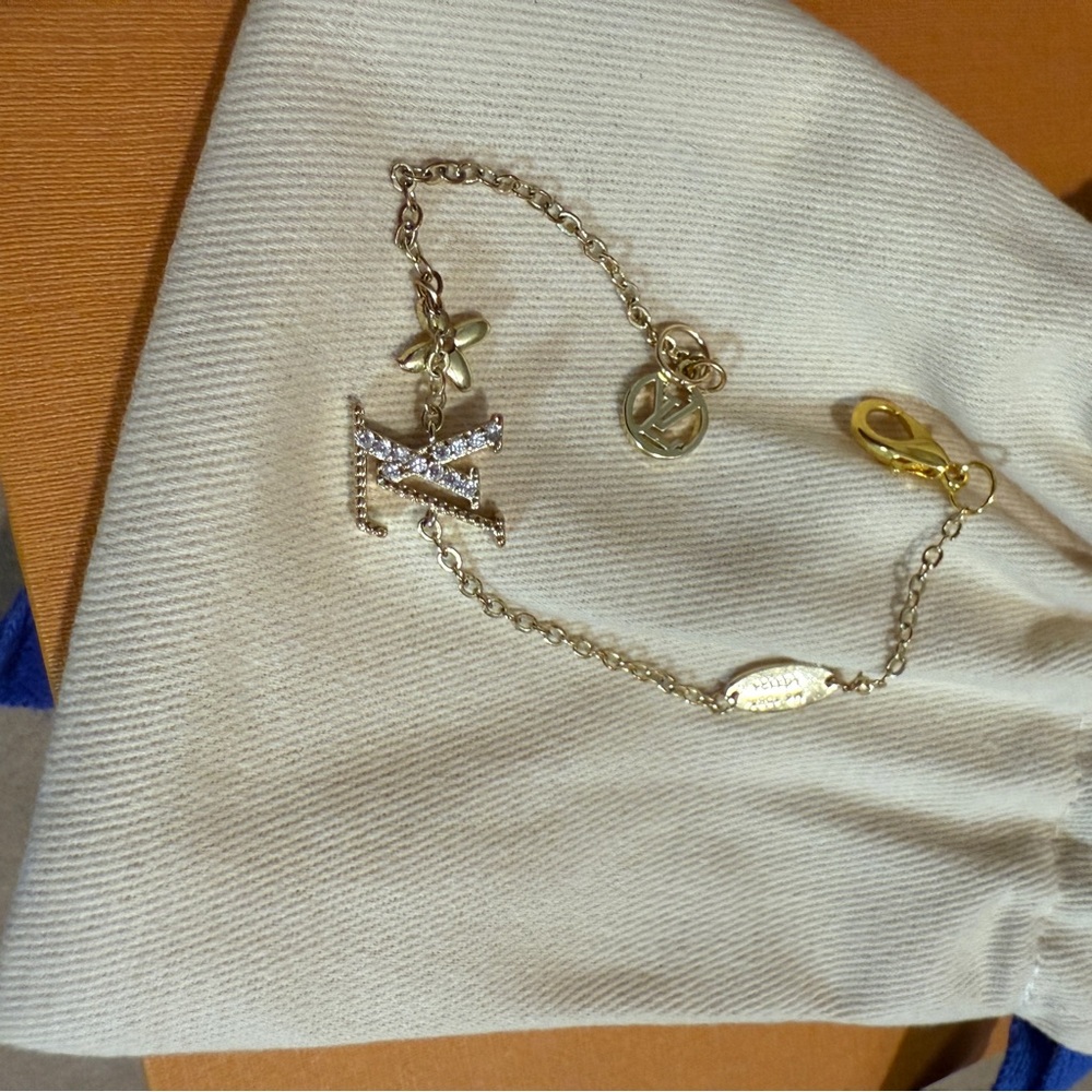 Louis Vuitton LV Iconic Bracelet (with receipt + box)